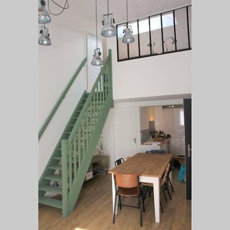 Superbe DUPLEX de 70m2 avec 2 CHAMBRES en HYPER CENTRE au CALME sur COUR classé 3 ETOILES avec PARKING en option La Rochelle  Exterior foto