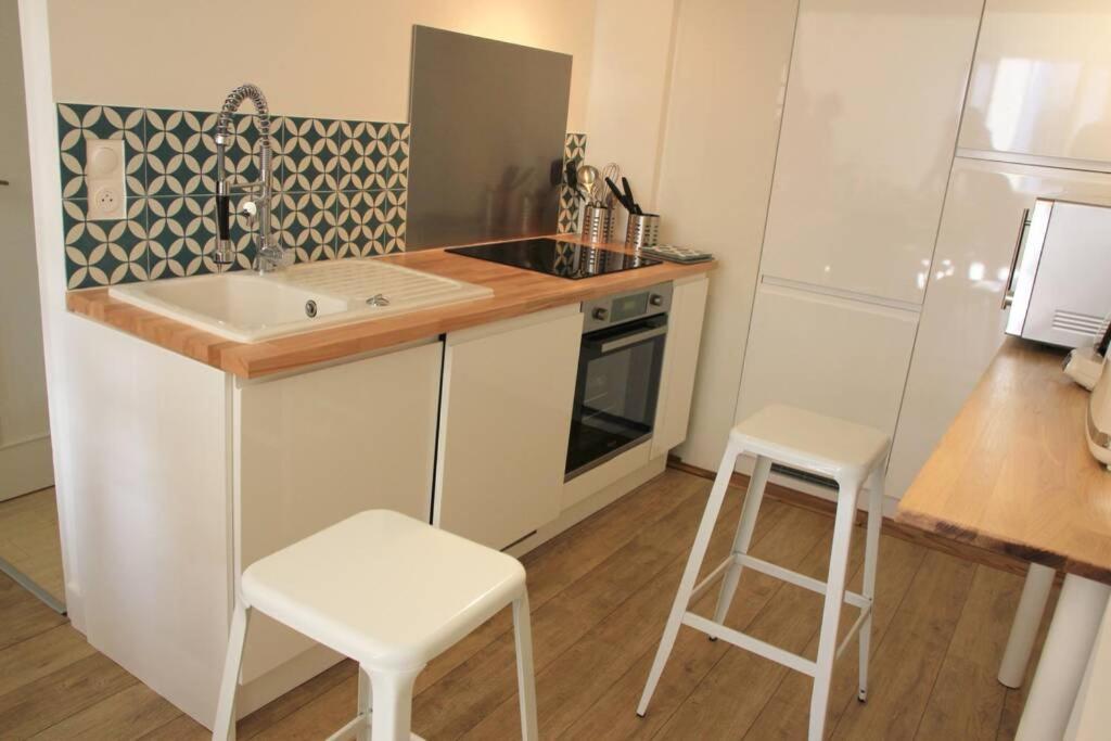 Superbe DUPLEX de 70m2 avec 2 CHAMBRES en HYPER CENTRE au CALME sur COUR classé 3 ETOILES avec PARKING en option La Rochelle  Exterior foto