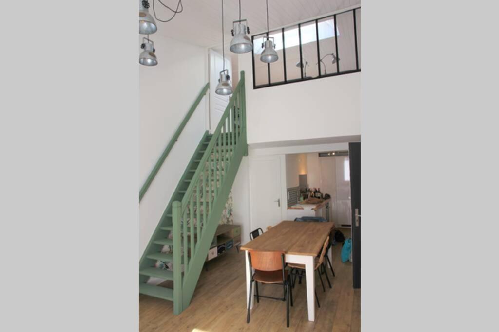 Superbe DUPLEX de 70m2 avec 2 CHAMBRES en HYPER CENTRE au CALME sur COUR classé 3 ETOILES avec PARKING en option La Rochelle  Exterior foto