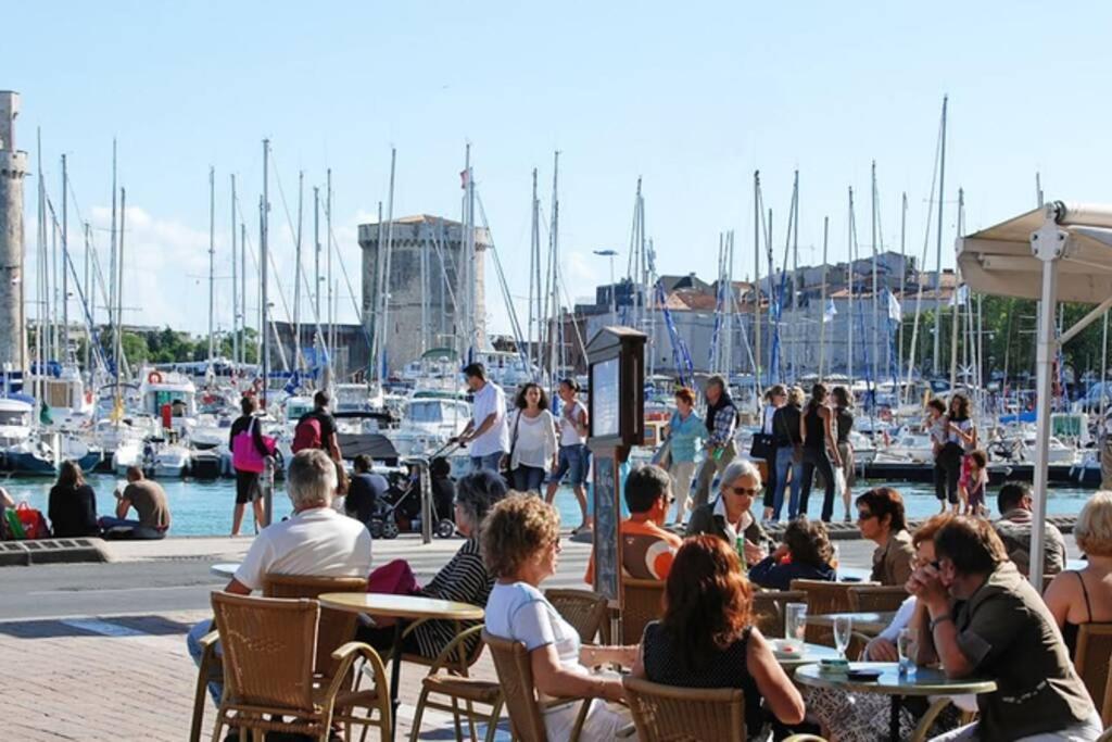 Superbe DUPLEX de 70m2 avec 2 CHAMBRES en HYPER CENTRE au CALME sur COUR classé 3 ETOILES avec PARKING en option La Rochelle  Exterior foto