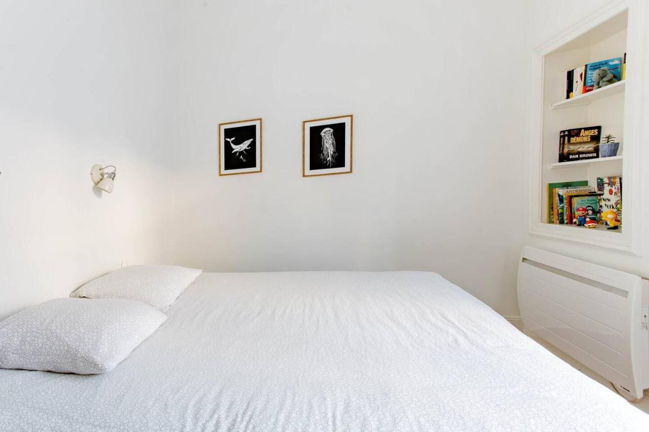 Superbe DUPLEX de 70m2 avec 2 CHAMBRES en HYPER CENTRE au CALME sur COUR classé 3 ETOILES avec PARKING en option La Rochelle  Exterior foto