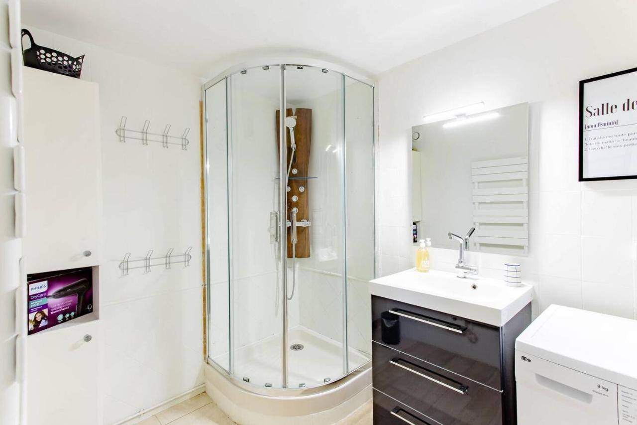 Superbe DUPLEX de 70m2 avec 2 CHAMBRES en HYPER CENTRE au CALME sur COUR classé 3 ETOILES avec PARKING en option La Rochelle  Exterior foto