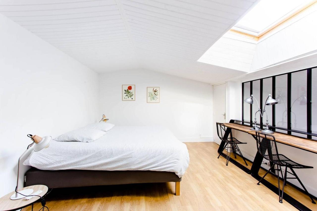 Superbe DUPLEX de 70m2 avec 2 CHAMBRES en HYPER CENTRE au CALME sur COUR classé 3 ETOILES avec PARKING en option La Rochelle  Exterior foto